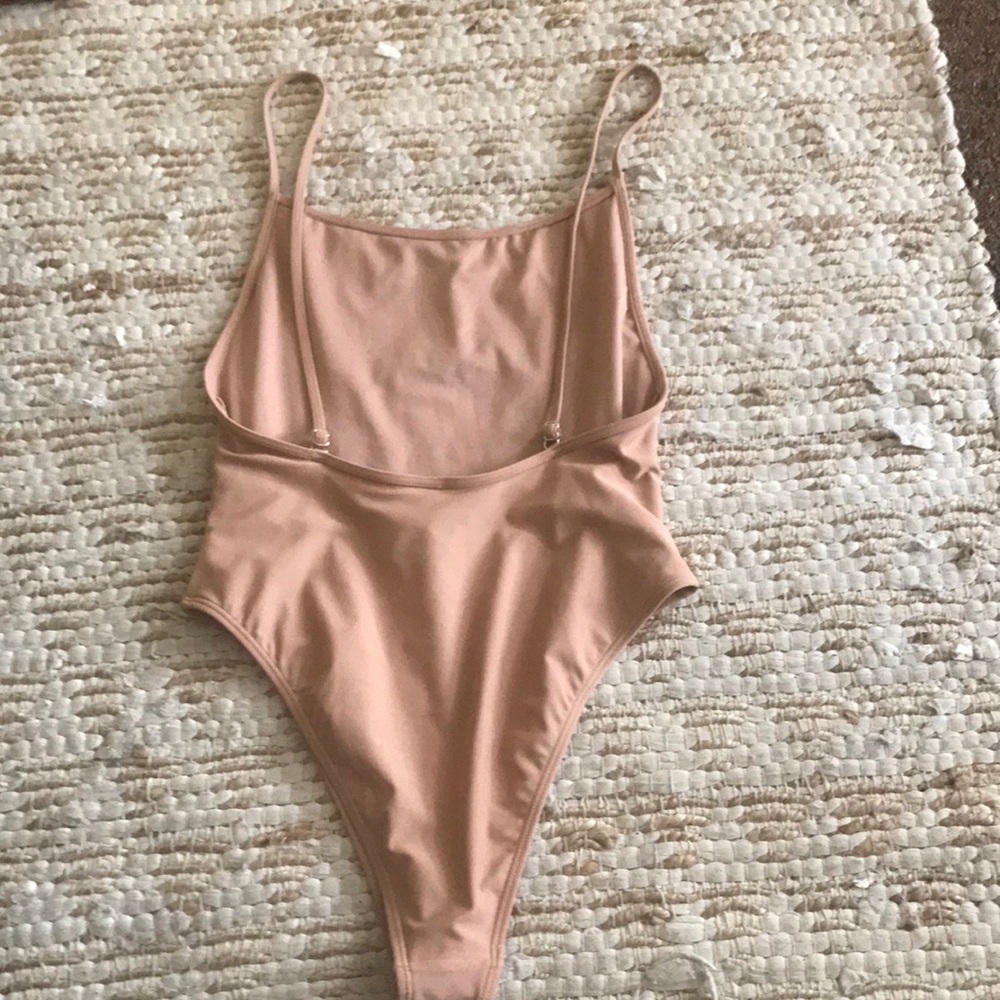 Nude once piece - Picture 2 of 2